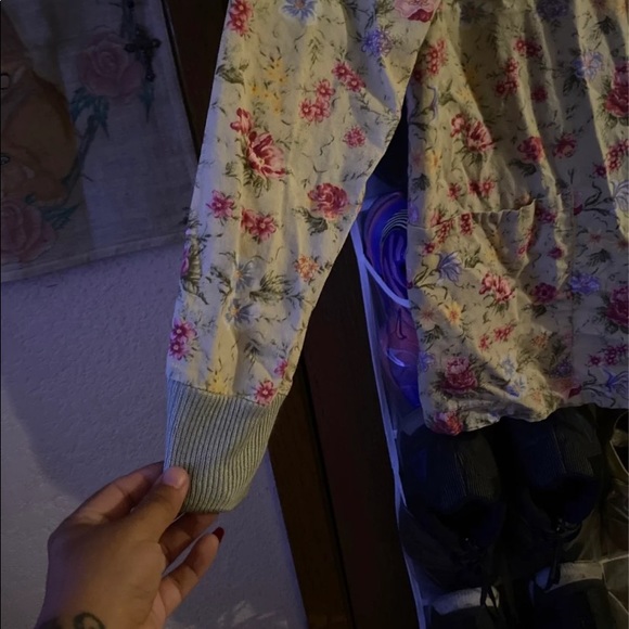 Floral scrub jacket - Picture 3 of 4